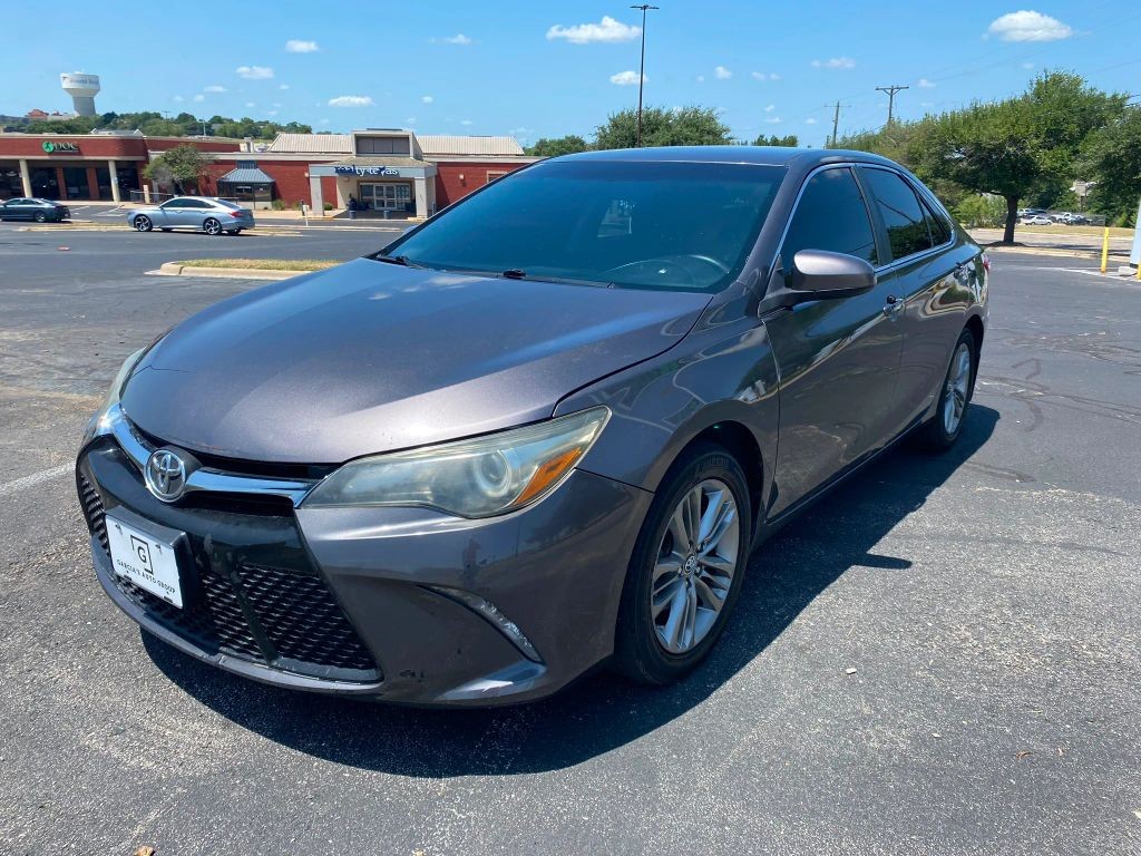 Toyota Camry Vehicle Full-screen Gallery Image 2