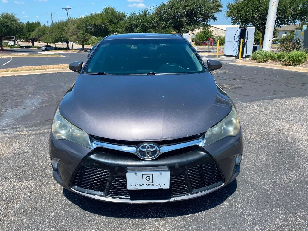 Toyota Camry Vehicle Full-screen Gallery Image 5