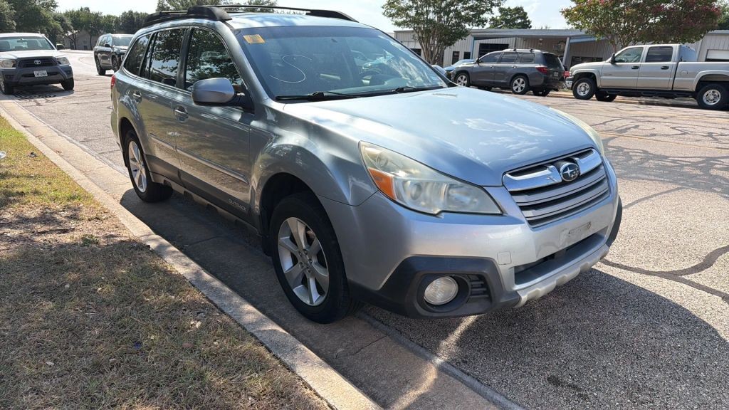Subaru Outback Vehicle Full-screen Gallery Image 2