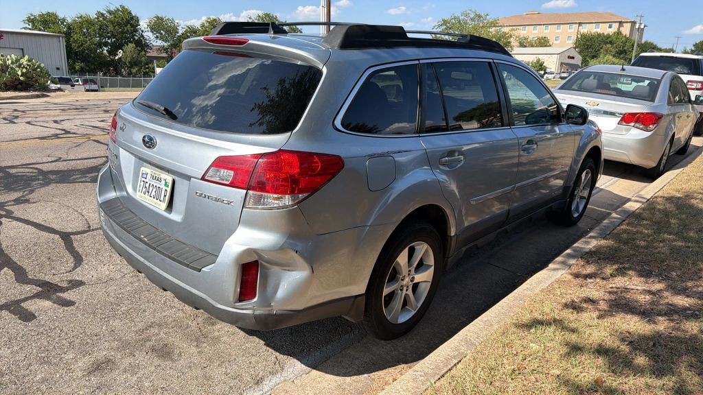 Subaru Outback Vehicle Full-screen Gallery Image 3
