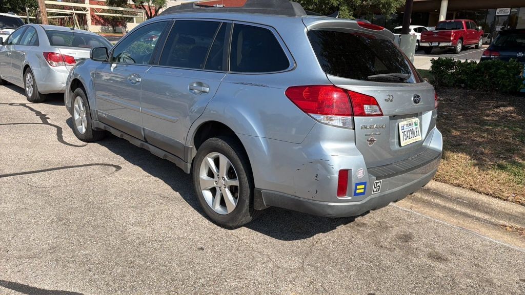 Subaru Outback Vehicle Full-screen Gallery Image 4