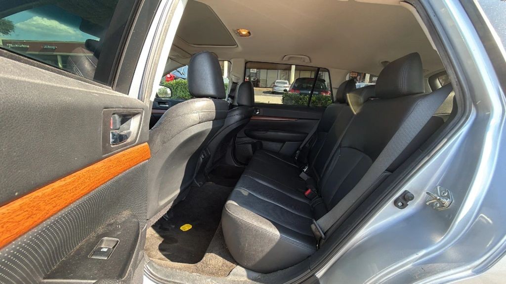 Subaru Outback Vehicle Full-screen Gallery Image 6