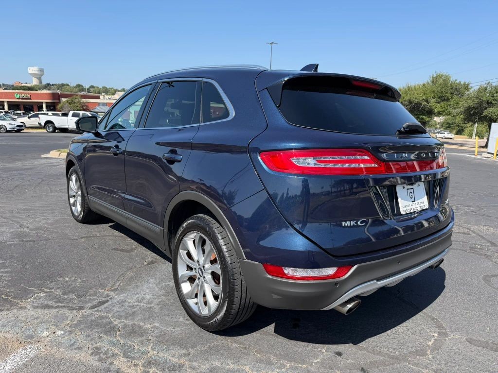 Lincoln MKC Vehicle Full-screen Gallery Image 3