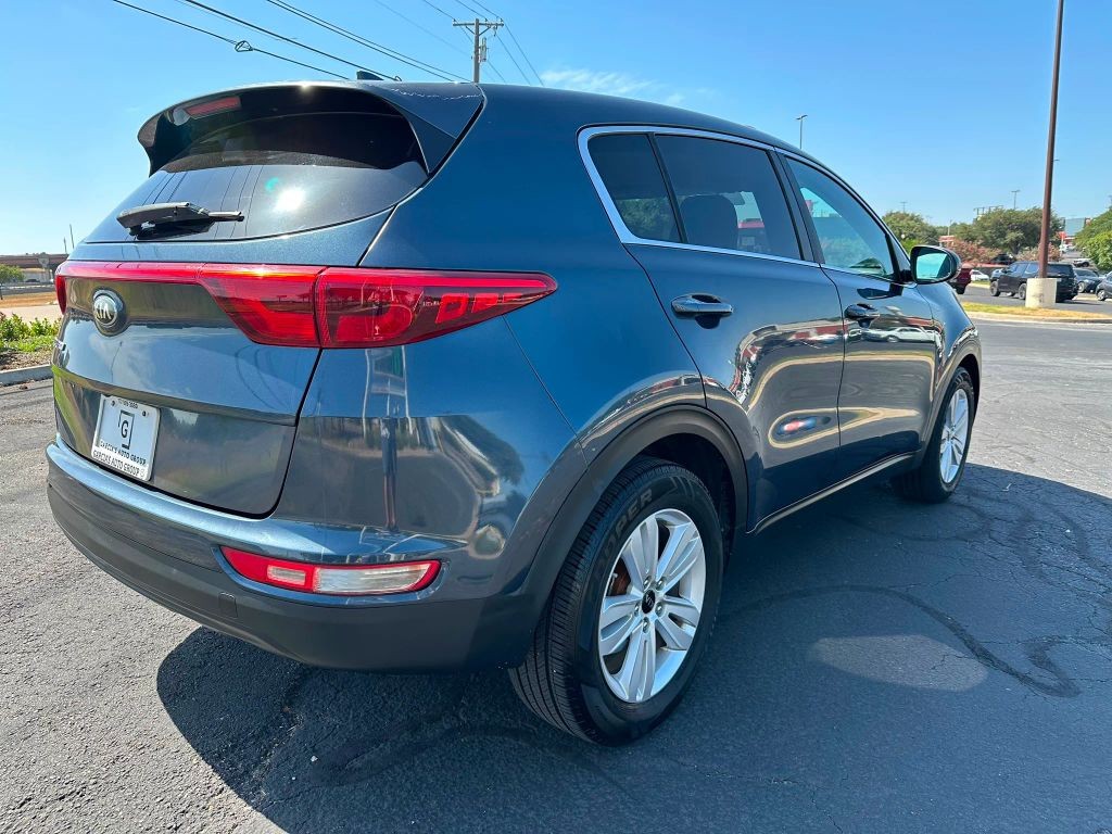 Kia Sportage Vehicle Full-screen Gallery Image 3