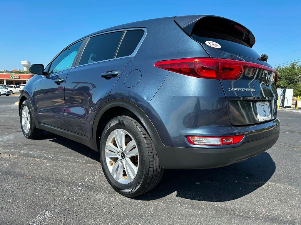 Kia Sportage Vehicle Full-screen Gallery Image 4