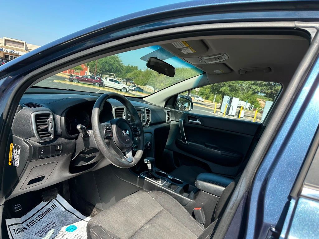 Kia Sportage Vehicle Full-screen Gallery Image 6