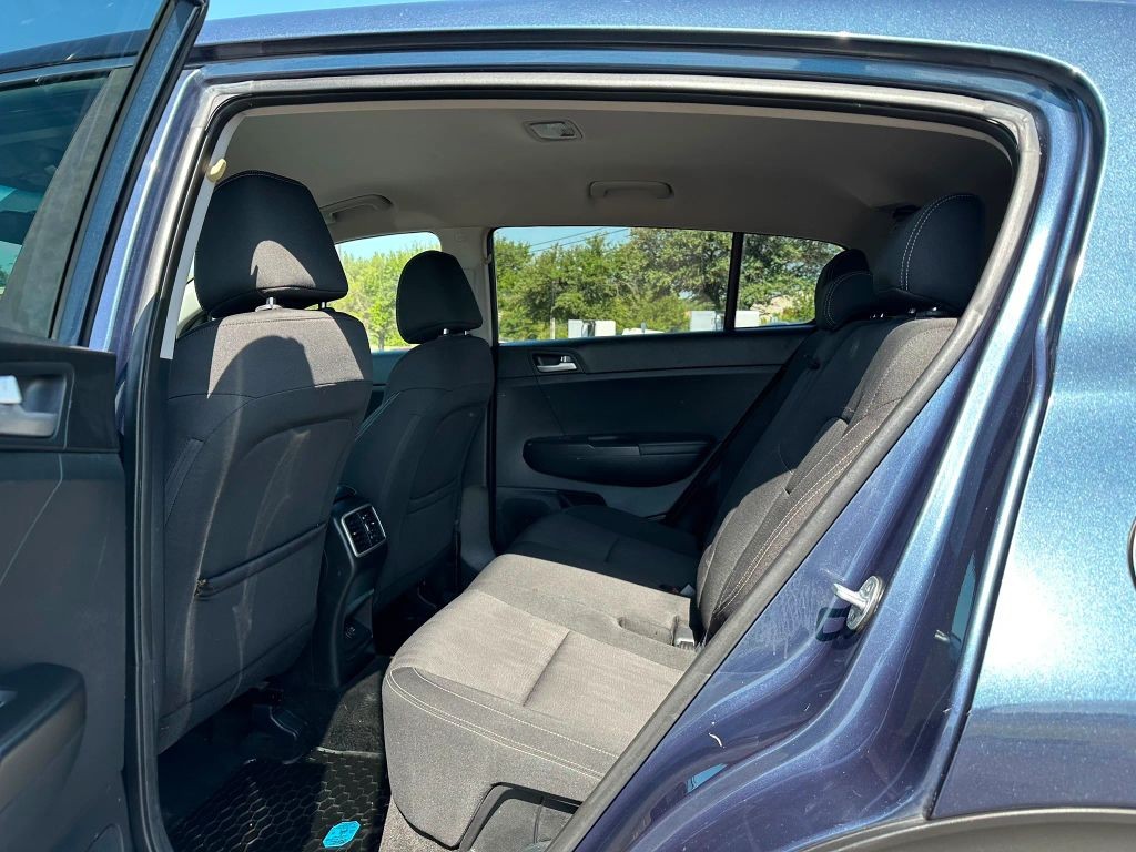 Kia Sportage Vehicle Full-screen Gallery Image 7