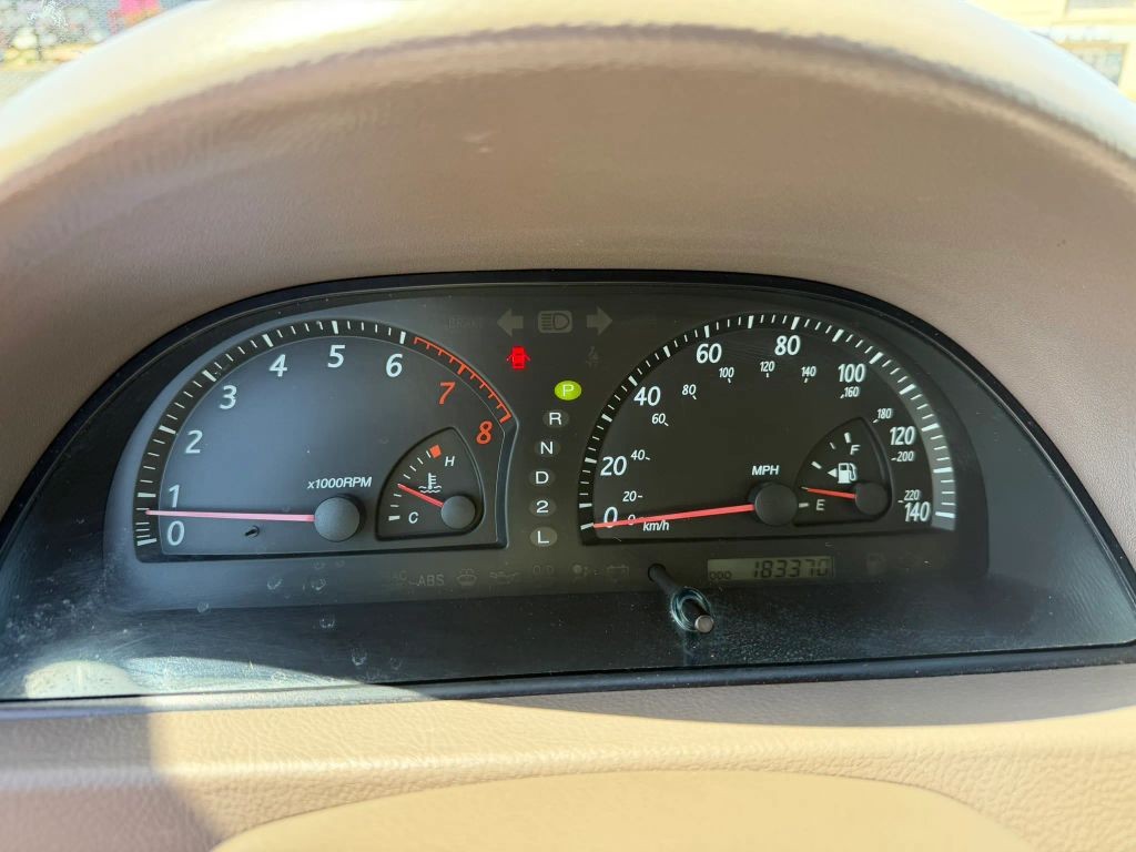 Toyota Camry Vehicle Full-screen Gallery Image 11