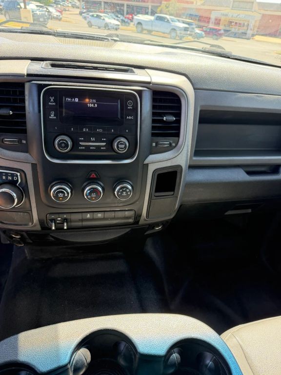Ram 1500 Vehicle Full-screen Gallery Image 9