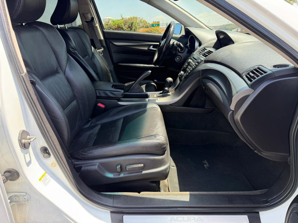 Acura TL Vehicle Full-screen Gallery Image 6