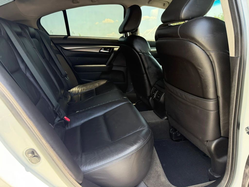 Acura TL Vehicle Full-screen Gallery Image 7