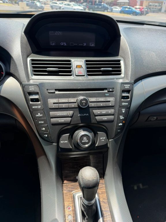 Acura TL Vehicle Full-screen Gallery Image 9