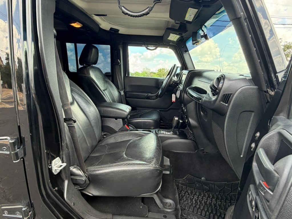 Jeep Wrangler Unlimited Vehicle Full-screen Gallery Image 06