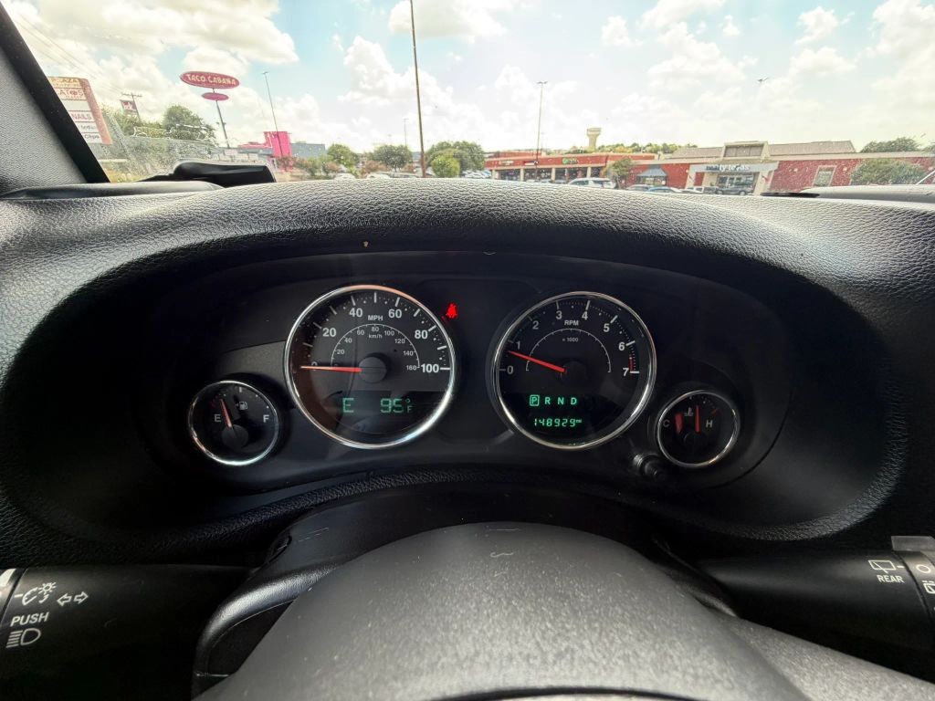 Jeep Wrangler Unlimited Vehicle Full-screen Gallery Image 12