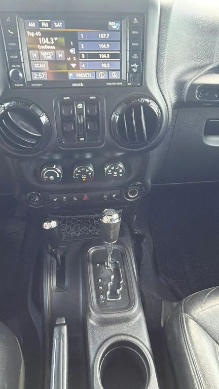 Jeep Wrangler Unlimited Vehicle Full-screen Gallery Image 11