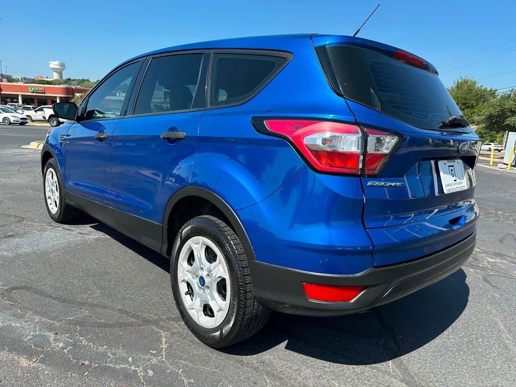 Ford Escape Vehicle Full-screen Gallery Image 05