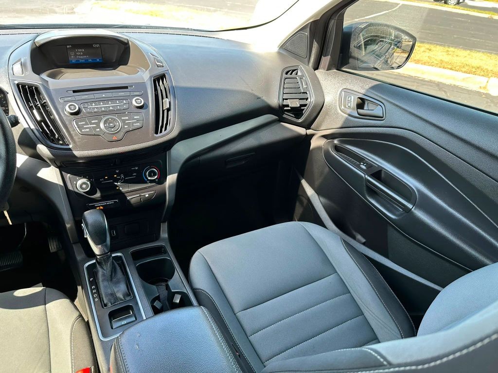 Ford Escape Vehicle Full-screen Gallery Image 06
