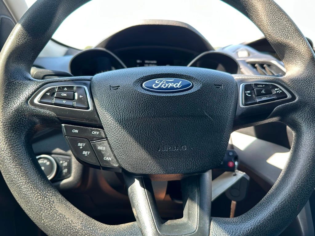 Ford Escape Vehicle Full-screen Gallery Image 07