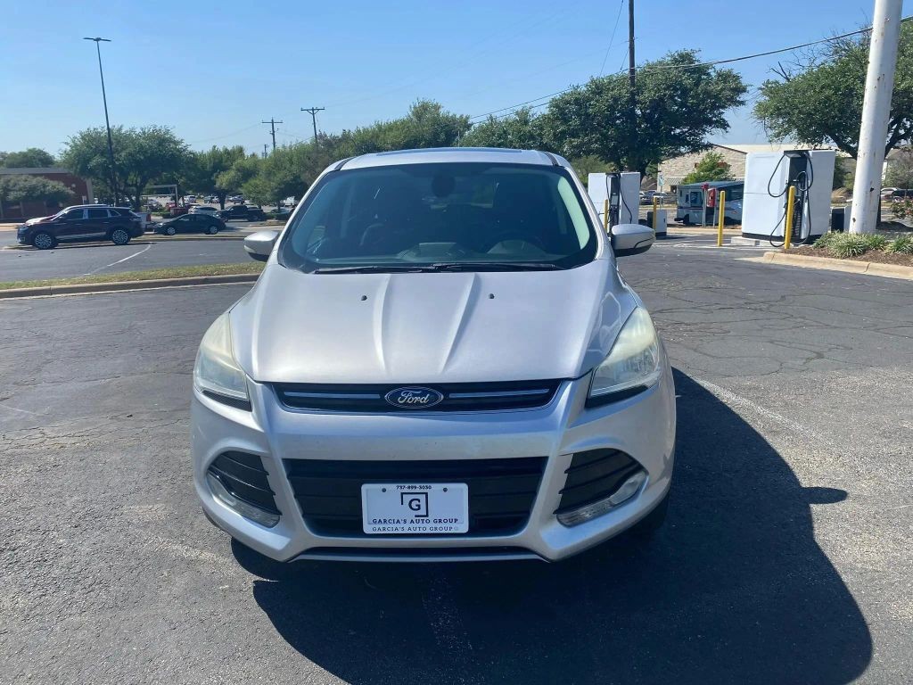Ford Escape Vehicle Full-screen Gallery Image 3