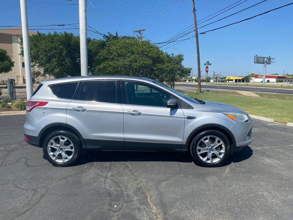 Ford Escape Vehicle Full-screen Gallery Image 5