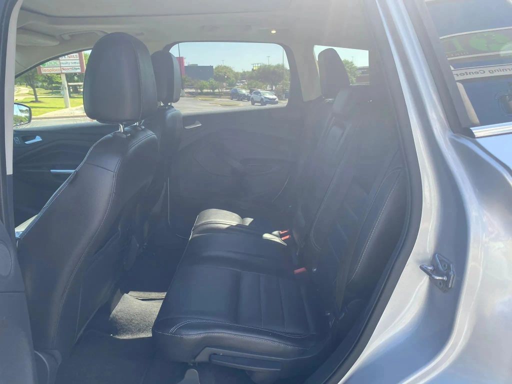 Ford Escape Vehicle Full-screen Gallery Image 7
