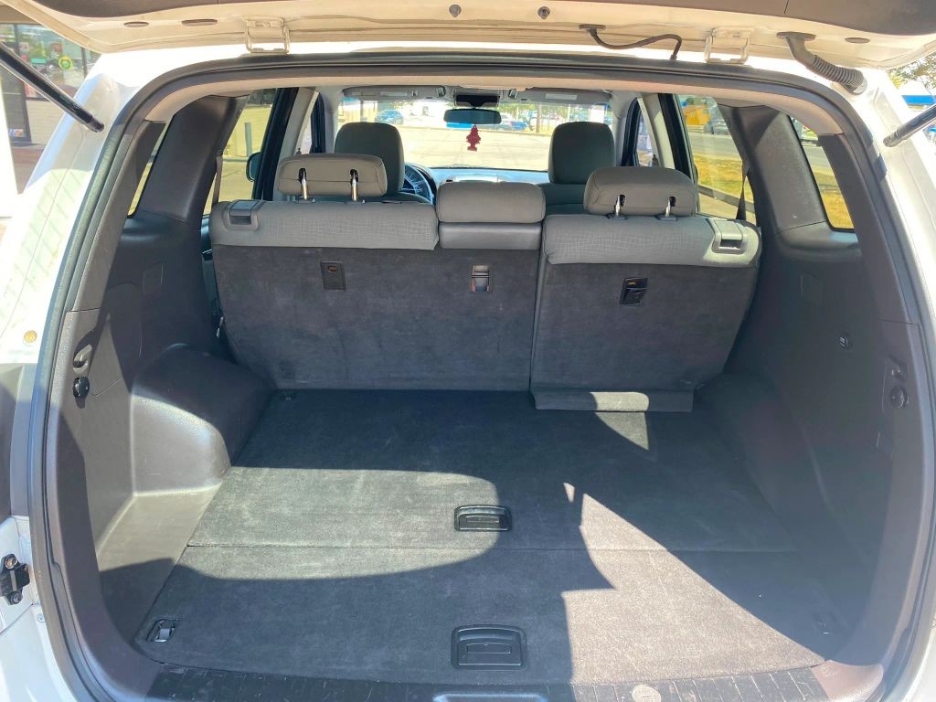 Hyundai Santa Fe Vehicle Full-screen Gallery Image 7