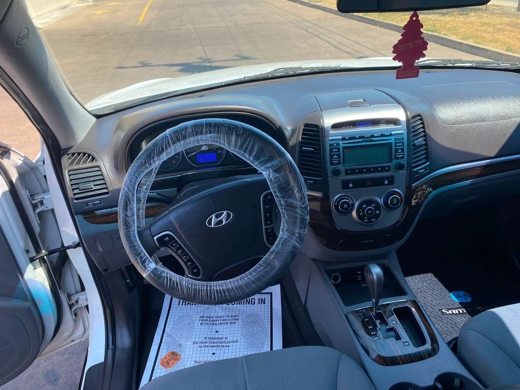 Hyundai Santa Fe Vehicle Full-screen Gallery Image 8