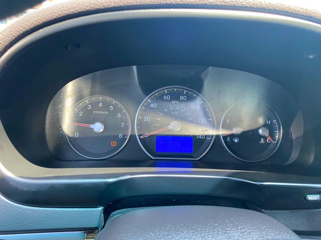 Hyundai Santa Fe Vehicle Full-screen Gallery Image 11