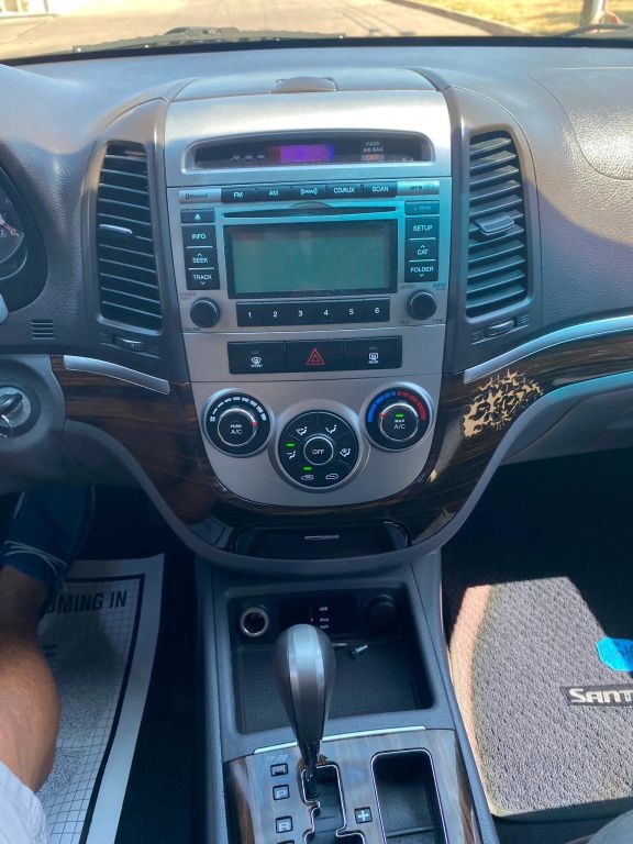 Hyundai Santa Fe Vehicle Full-screen Gallery Image 10