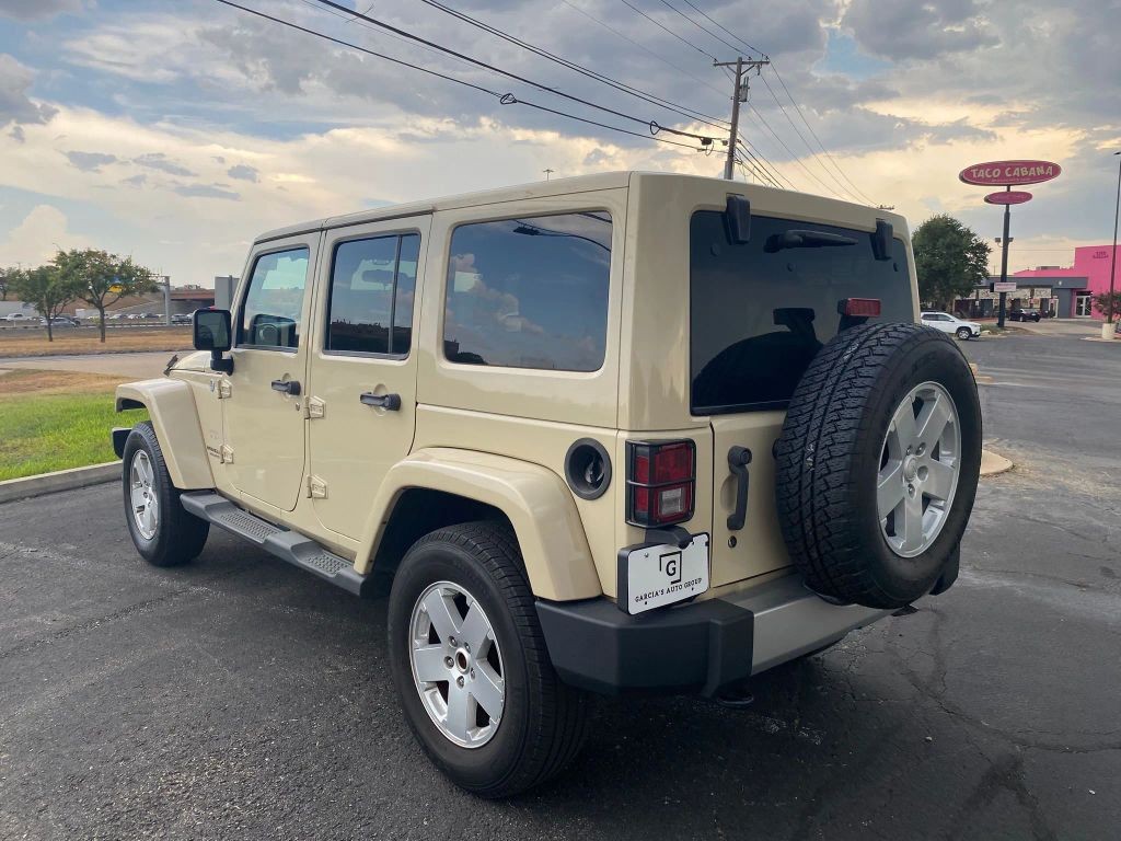 Jeep Wrangler Unlimited Vehicle Full-screen Gallery Image 3