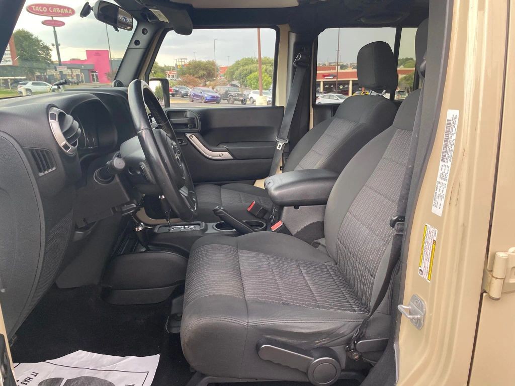 Jeep Wrangler Unlimited Vehicle Full-screen Gallery Image 7