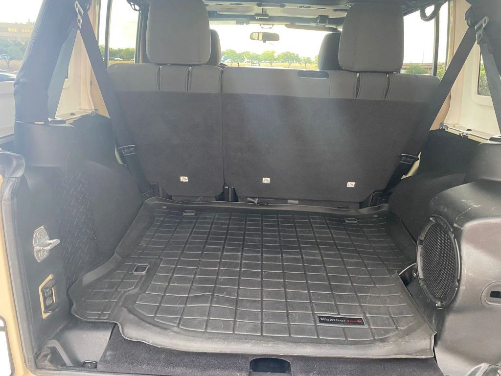 Jeep Wrangler Unlimited Vehicle Full-screen Gallery Image 9