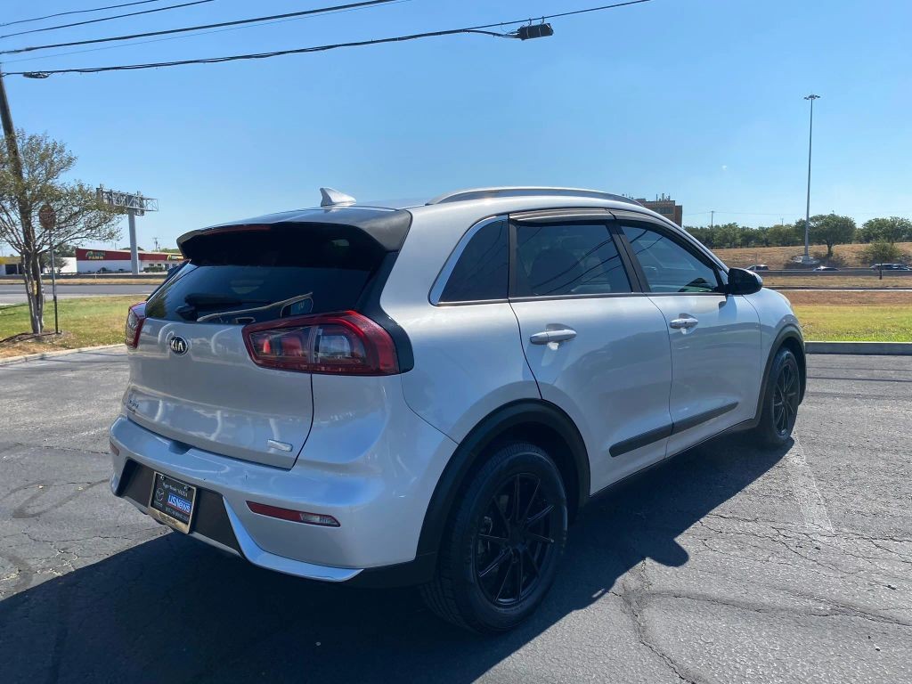 Kia Niro Vehicle Full-screen Gallery Image 3