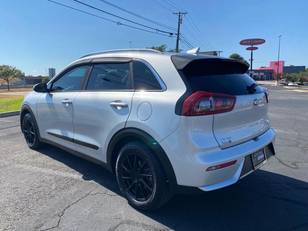 Kia Niro Vehicle Full-screen Gallery Image 4