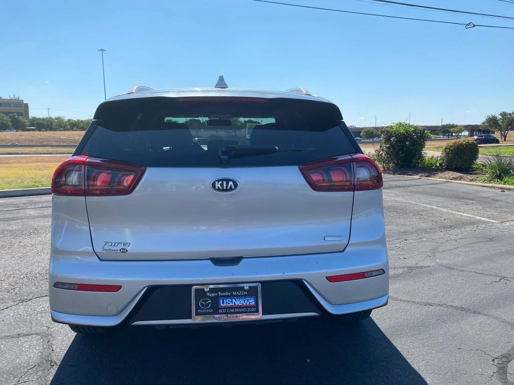 Kia Niro Vehicle Full-screen Gallery Image 6