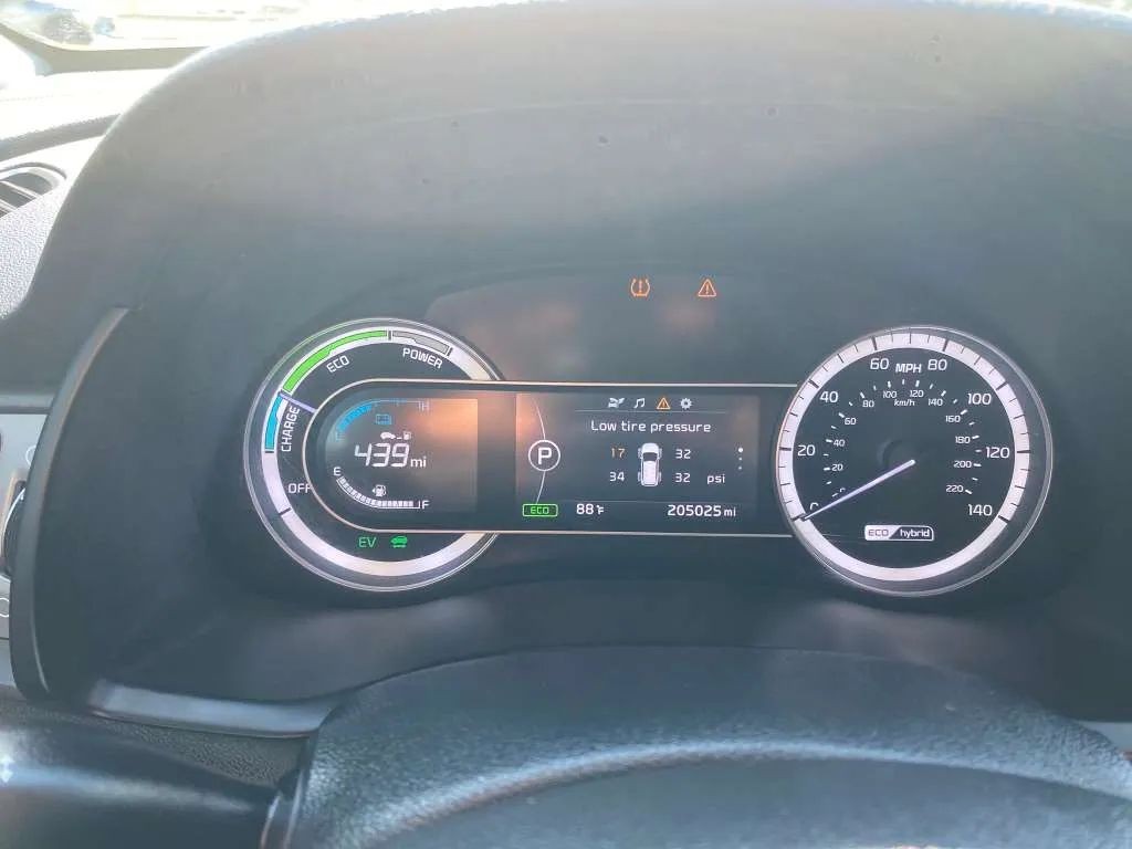 Kia Niro Vehicle Full-screen Gallery Image 9