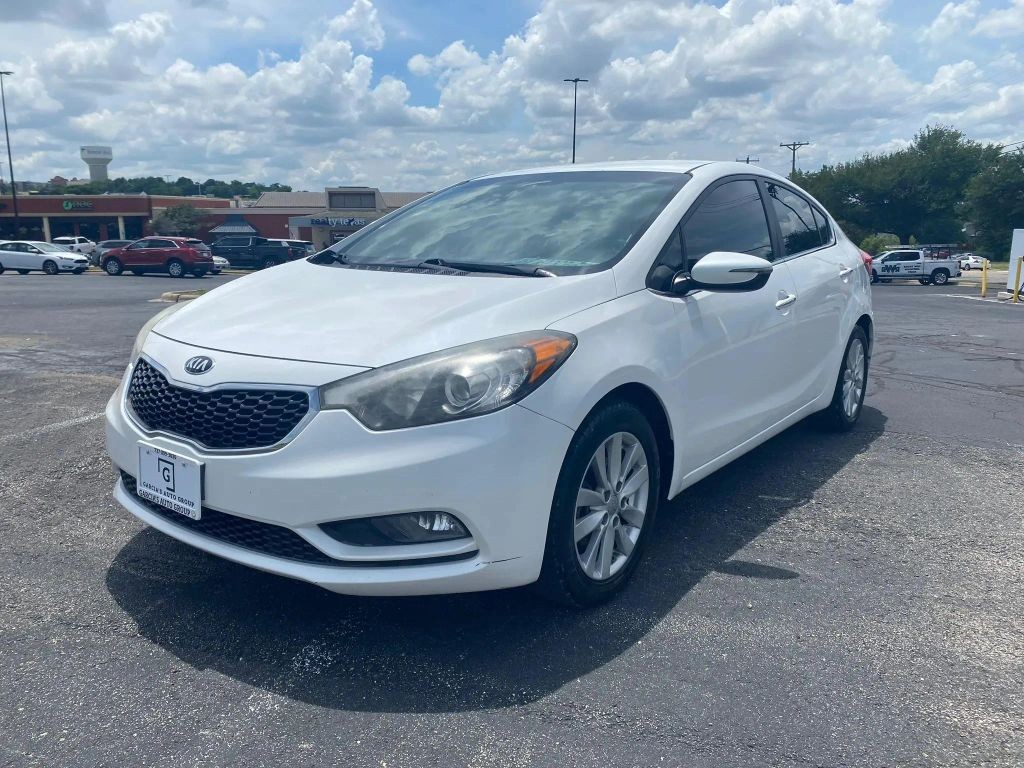 Kia Forte Vehicle Full-screen Gallery Image 2