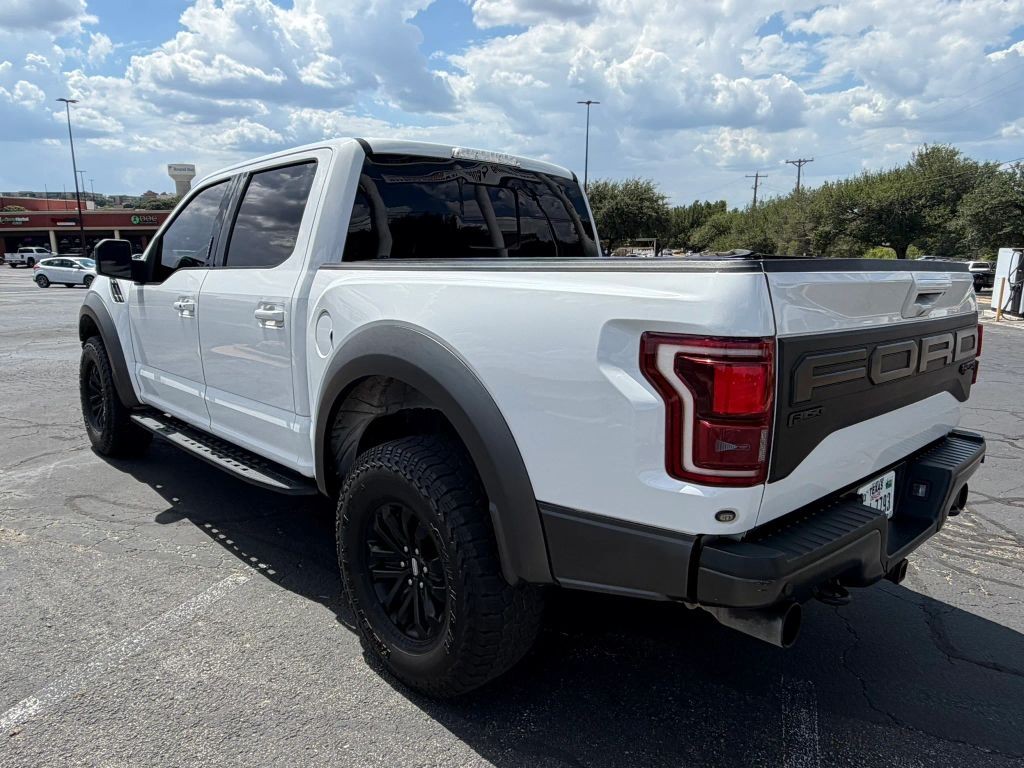 Ford F-150 Vehicle Full-screen Gallery Image 3
