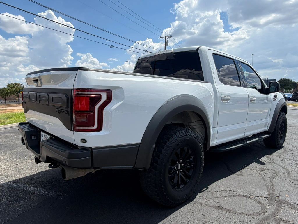 Ford F-150 Vehicle Full-screen Gallery Image 4