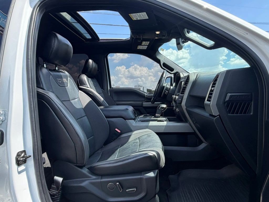Ford F-150 Vehicle Full-screen Gallery Image 7