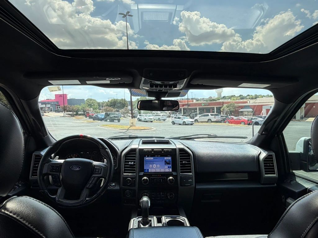 Ford F-150 Vehicle Full-screen Gallery Image 10