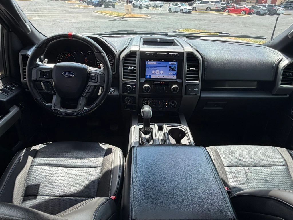 Ford F-150 Vehicle Full-screen Gallery Image 11