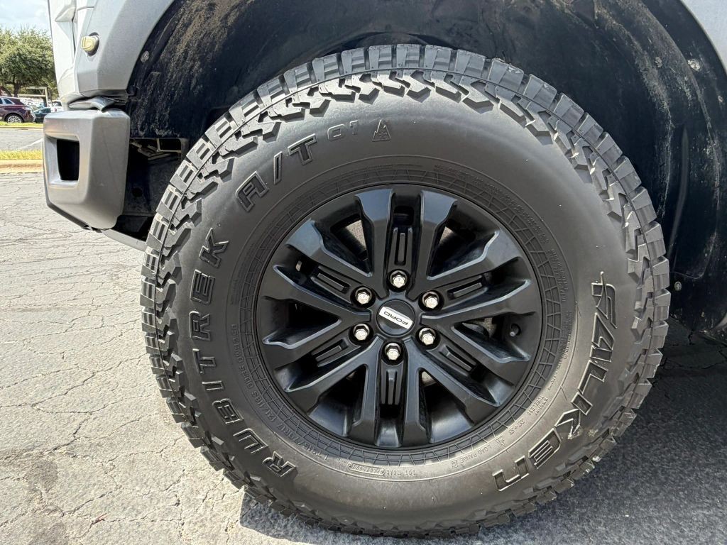 Ford F-150 Vehicle Full-screen Gallery Image 14