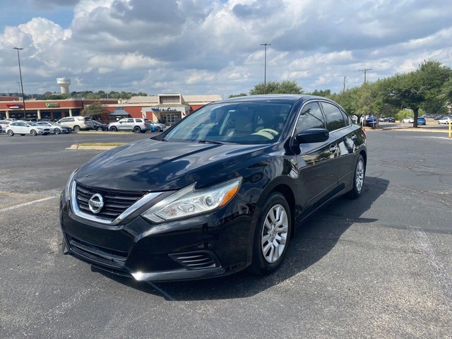 Nissan Altima Vehicle Full-screen Gallery Image 02