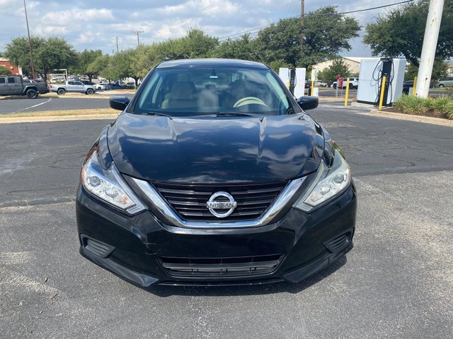 Nissan Altima Vehicle Full-screen Gallery Image 08