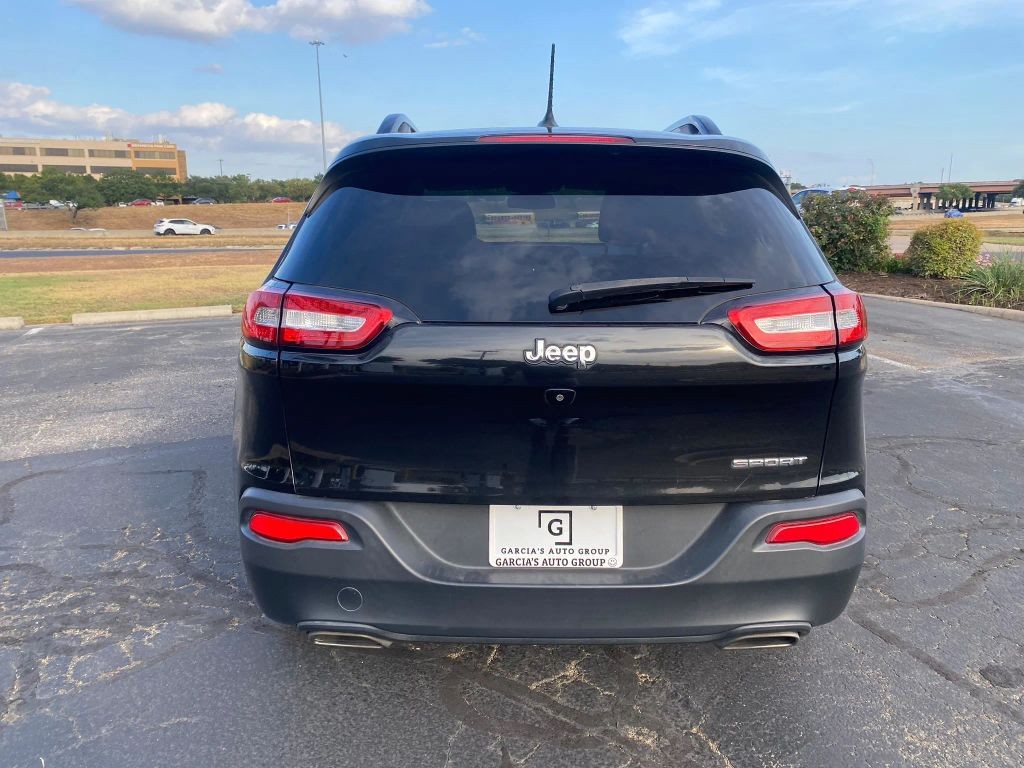 Jeep Cherokee Vehicle Full-screen Gallery Image 4