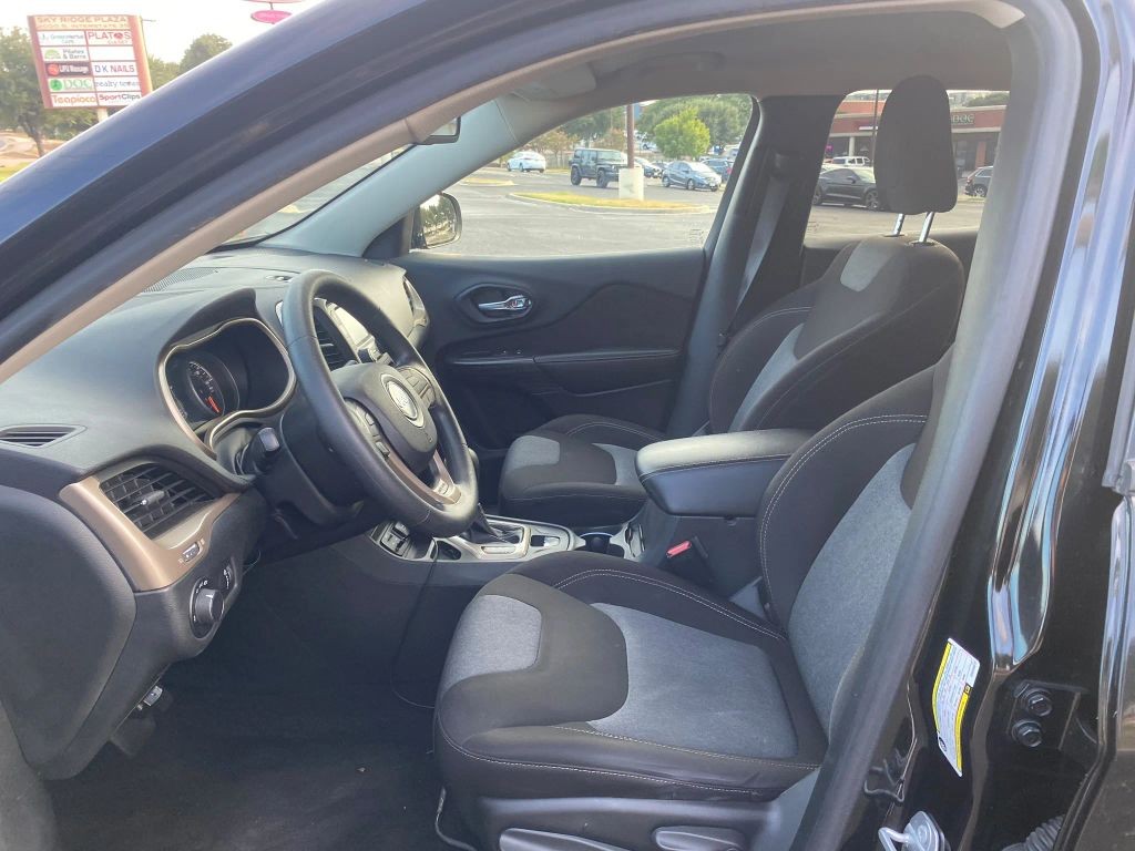 Jeep Cherokee Vehicle Full-screen Gallery Image 6