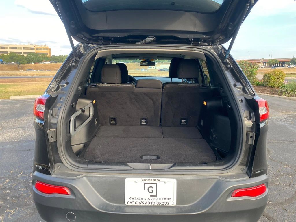 Jeep Cherokee Vehicle Full-screen Gallery Image 8