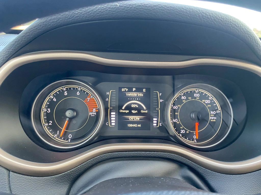 Jeep Cherokee Vehicle Full-screen Gallery Image 12