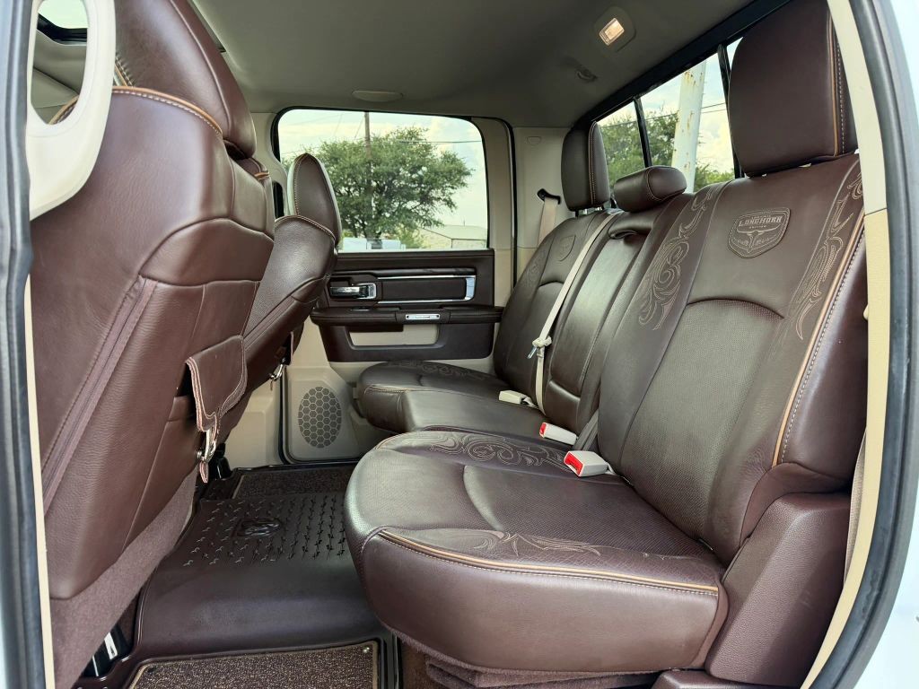 Ram 1500 Vehicle Full-screen Gallery Image 10